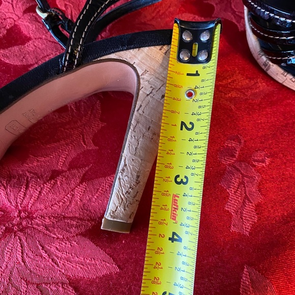 Ladies Coach Heels - Picture 5 of 6